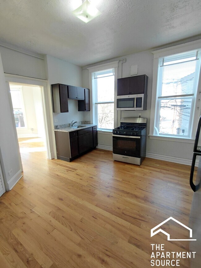 Photo - 2215 S Albany Ave Unidad 2F