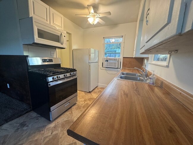 Photo - 5460 Traffic Way