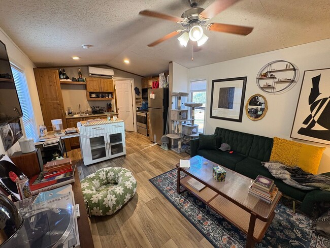 Photo - 910 Cedar Village Ln