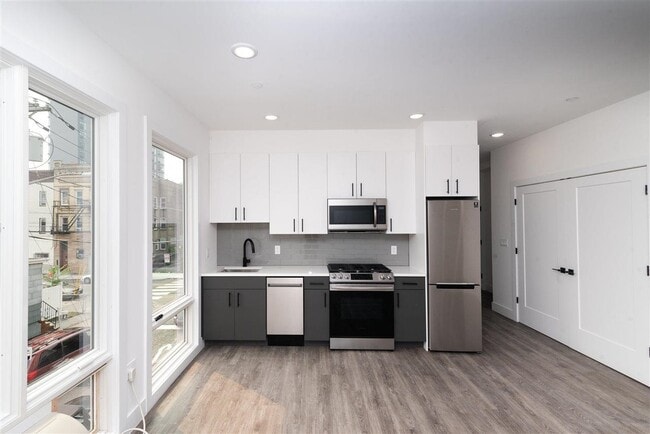 Building Photo - 396 Summit Ave Unit 1R