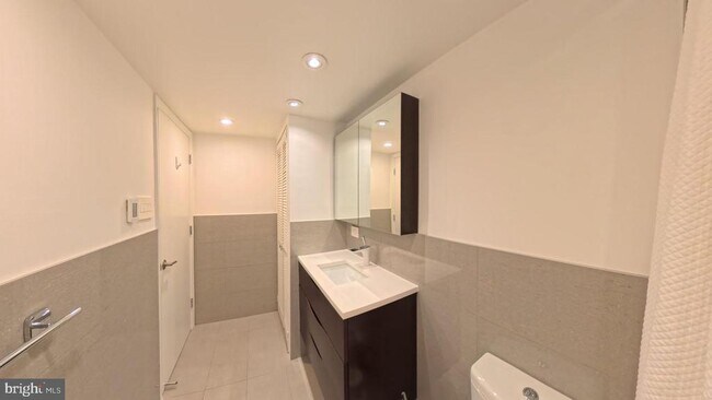 Photo - 1800 Old Meadow Rd Unidad 204