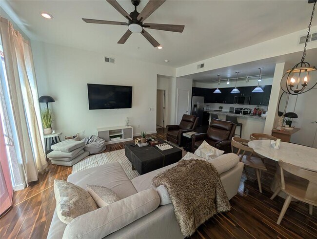401 Boyd St Unit 314