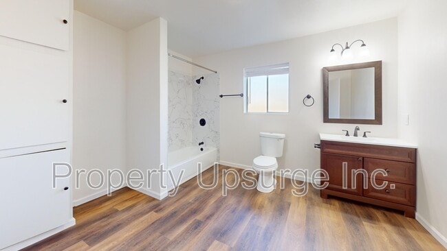 Photo - 415 Lake Blvd