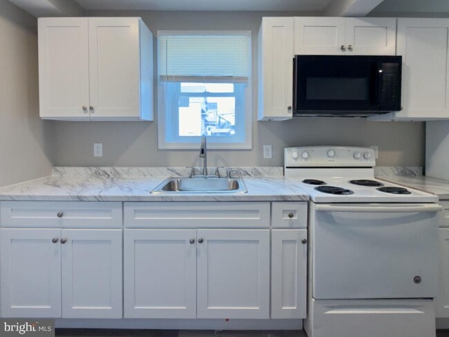 Photo - 31 S Main St