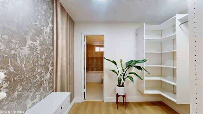 Building Photo - 1666 West Ave Unit 305 Rental