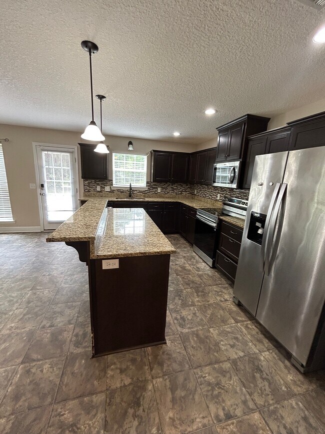 Photo - 709 Highgrove Ct