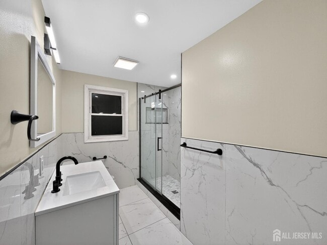 Photo - 1154 Roosevelt Ave Unit 2