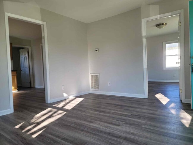 Photo - 102 Brown St