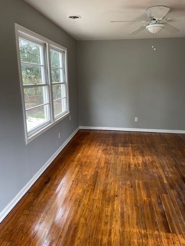 Photo - 1089 Buist Ave