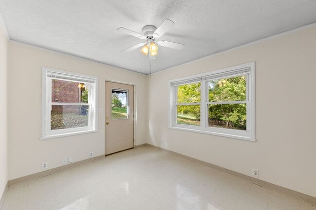 Photo - 521 Hawkins Rd Unit 3