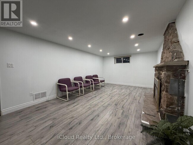 Photo - 41 Manitou Crescent