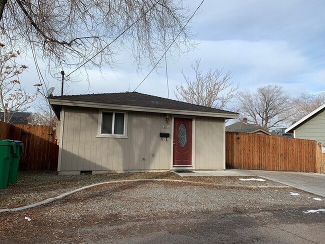 Building Photo - Charming Downtown Sparks 2-bedroom Home with Spacious Backyard & Prime Location