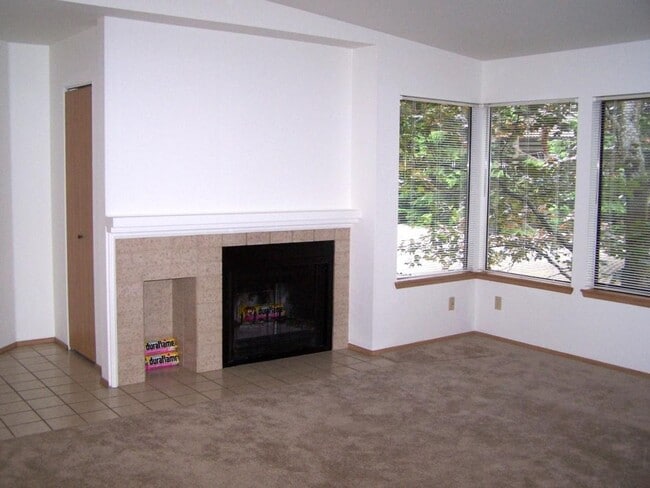 Photo - 2 Bed / 2 Bath Downtown Bellevue condo $3,395/month Unit 4