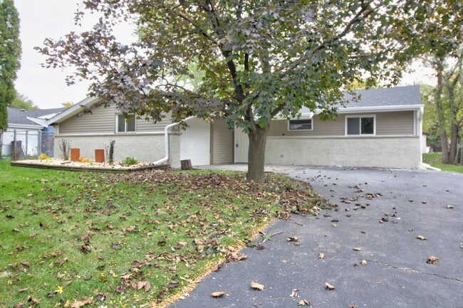 153 W Briarcliff Rd