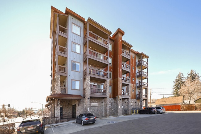 Building Photo - 207 S Beaver St Unit 505
