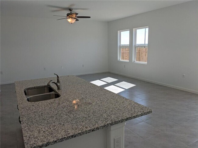 Photo - 6705 Routenburn St