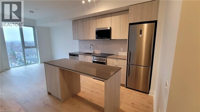 Photo - 2088 James St Unit 802