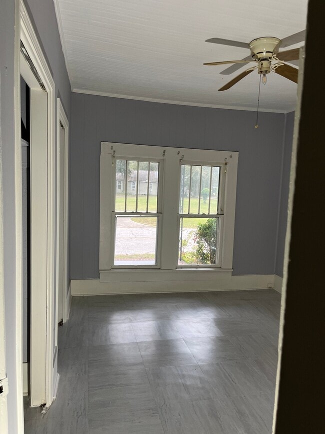 Photo - 123 Roundtree St