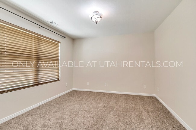 Photo - 1143 W 150 N