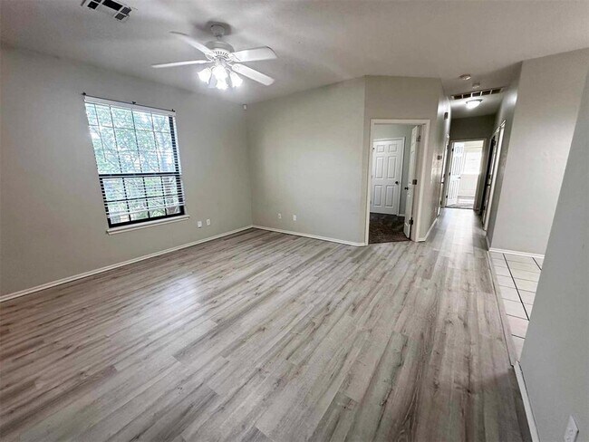 Photo - 10000 Shadowview Dr