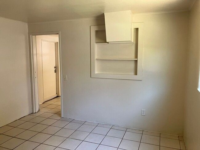 Photo - Cozy 1BR/1BA duplex with a Den, Ceramic Ti...