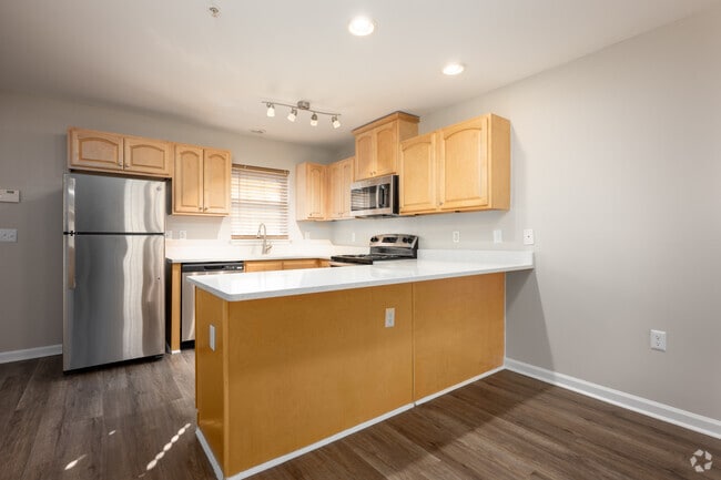 Birch - 750SF - Dining Room - Cedar Trace