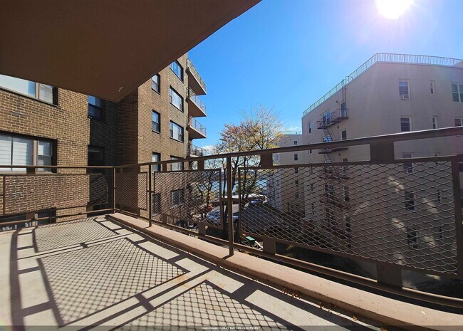 Building Photo - 3167 John F. Kennedy Blvd Unit 4b