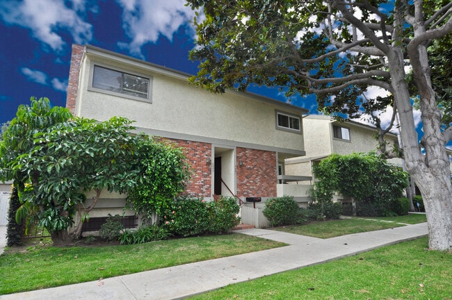 Building Photo - 4063 La Salle Ave Unit 102