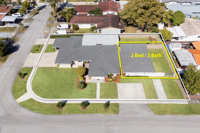 Building Photo - 7875 SW 12th St Unit 0