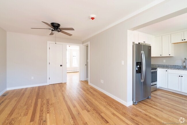 Building Photo - 343 Main St Rental