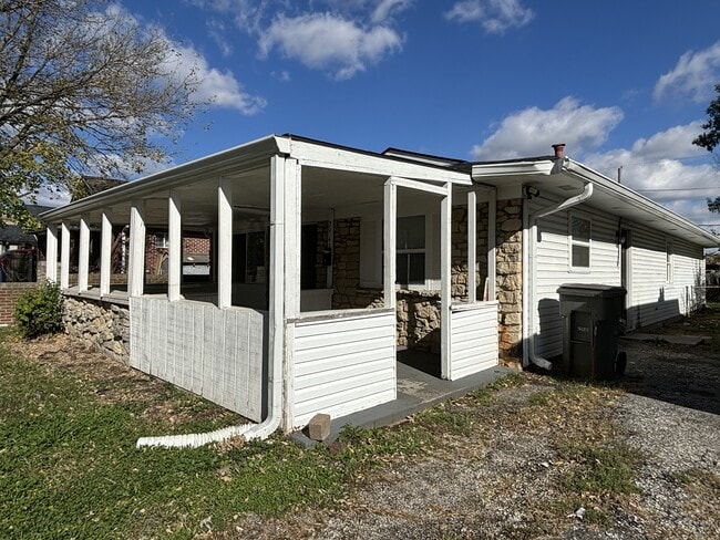 Photo - 2943 Hillside Ave