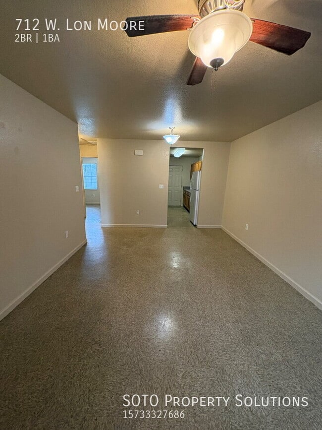 Photo - 712 Lon Moore St