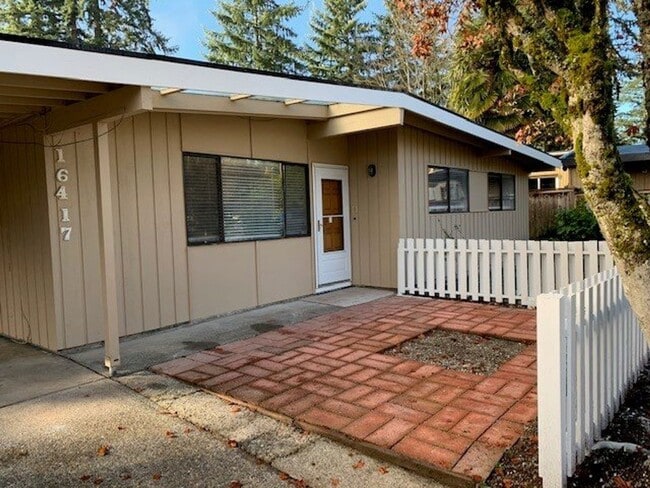 Photo - Newly Updated Bellevue/Interlake Rambler Home!