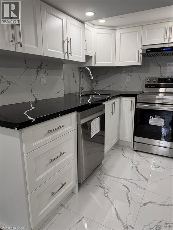 Photo - 276 Balmoral Ave N