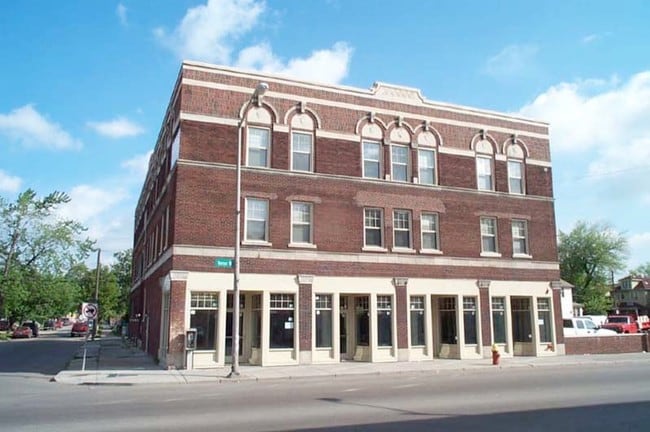 Primary Photo - Springwells on Vernor