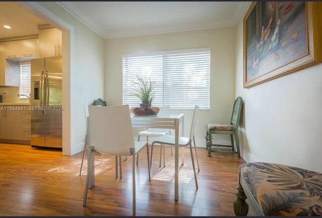 Photo - 555 NE 71st St Unidad 1