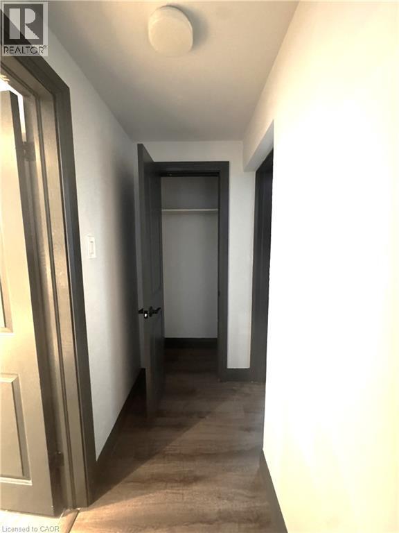 Photo - 245 Mohawk Rd E Unité 2