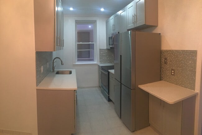 2154 E 8th St Unit 1F