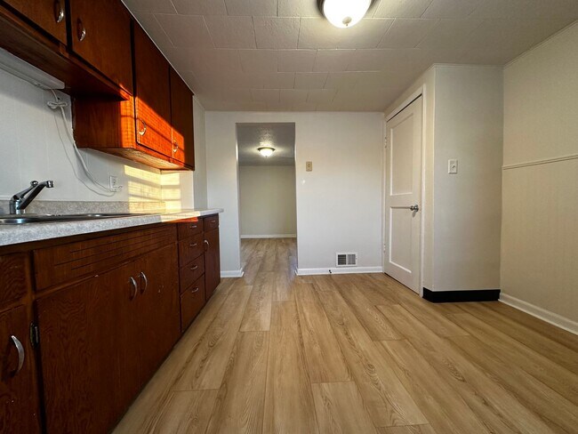 Photo - 160 Gruenwald Ave Unit Upper