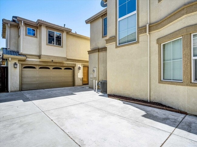 Photo - 4312 Middlefield Dr