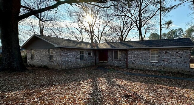 Building Photo - Come take a look at this house on the West side of Russellville.