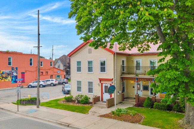258 S Water St Unit 2 - Lighthouse Loft (ARBNB)