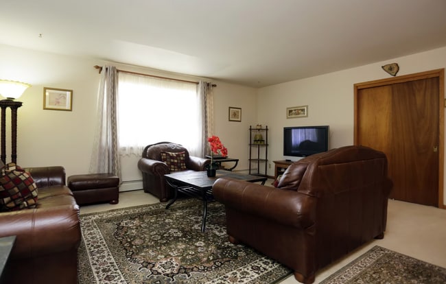 Photo - Colonial Manor Apartments