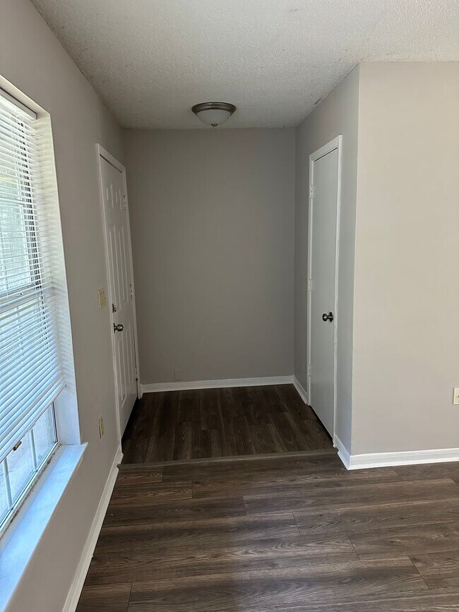 Photo - Meadowview Apartments Unit 21