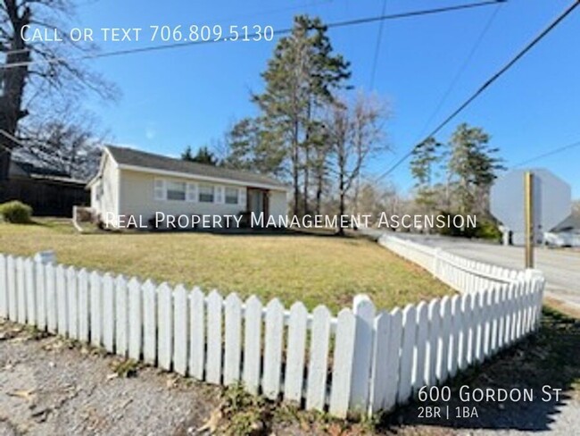 White Picket Fence Home in Chickamauga! - White Picket Fence Home in Chickamauga!