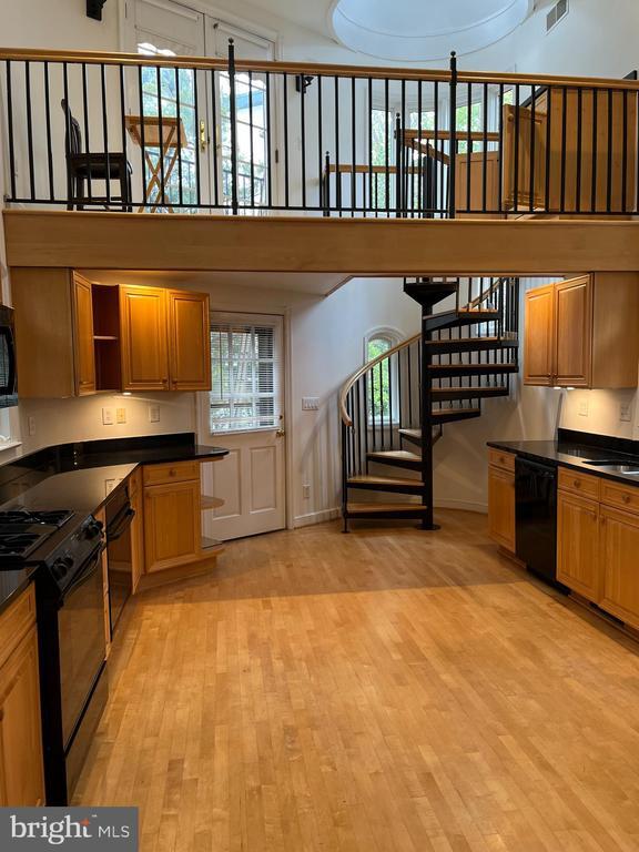 Photo - 8904 Grant St