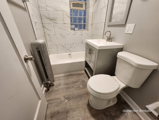 Photo - 654 E 81st St