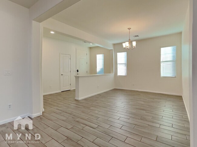 Photo - 19913 W Lincoln St