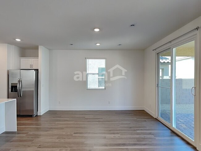 Photo - 5864 Vaes Dothrak St