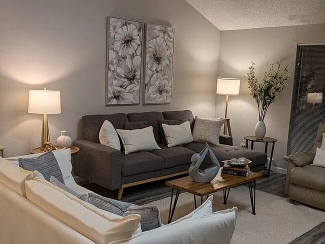 Photo - 19115 Ballinger Way NE Unidad 203